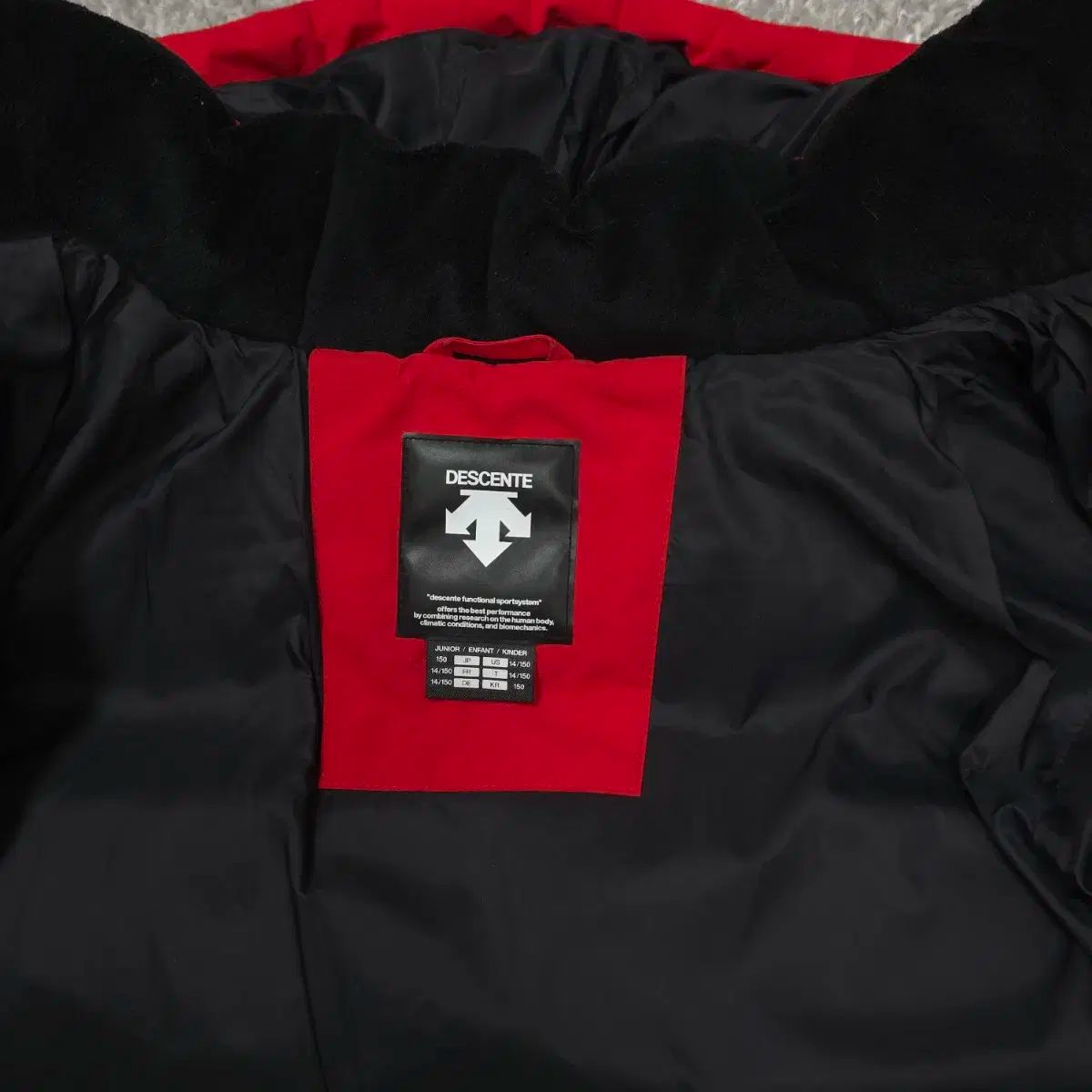 デサント スイス スキーチーム キッズ ダウン レッド 150 - メルカリ