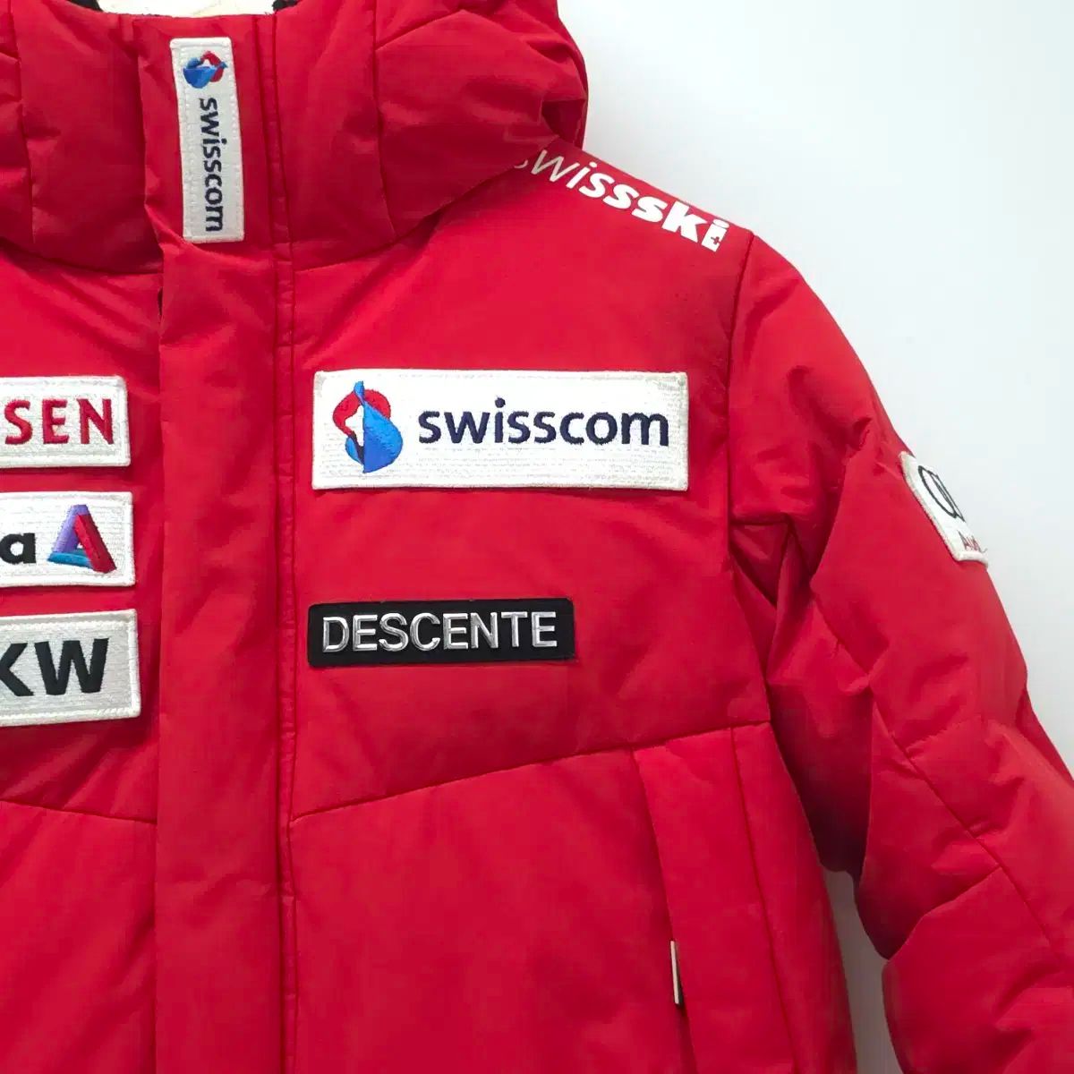 デサント　スイスチーム　ダウンジャケット デサント スイス スキーチーム キッズ ダウン レッド 150 - メルカリ