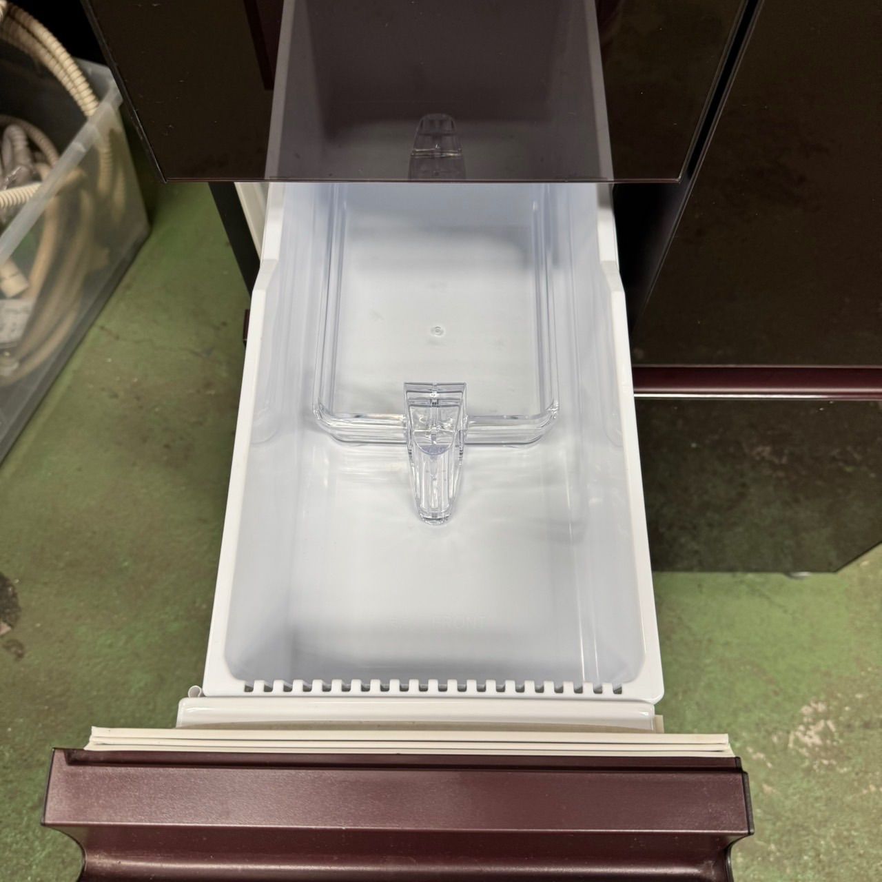 27C7 送料設置無料　SHARP　自動製氷機能付き大型冷蔵庫551L 洗濯機 277 送料設置無料 SHARP 自動製氷機能付き大型冷蔵庫 ガラスデザイン