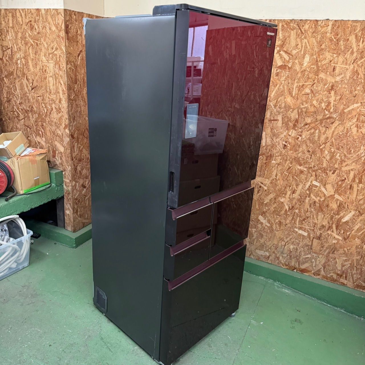 27C7 送料設置無料　SHARP　自動製氷機能付き大型冷蔵庫551L 洗濯機 277 送料設置無料 SHARP 自動製氷機能付き大型冷蔵庫 ガラスデザイン