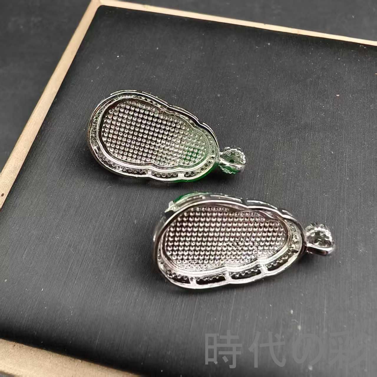  冰種満緑翡翠 貔貅ペンダント 中国古美術 天然翡翠 精工彫刻 貔貅首飾 招財開運 古美術 装飾品 收蔵佳品 彫刻 アート 写真