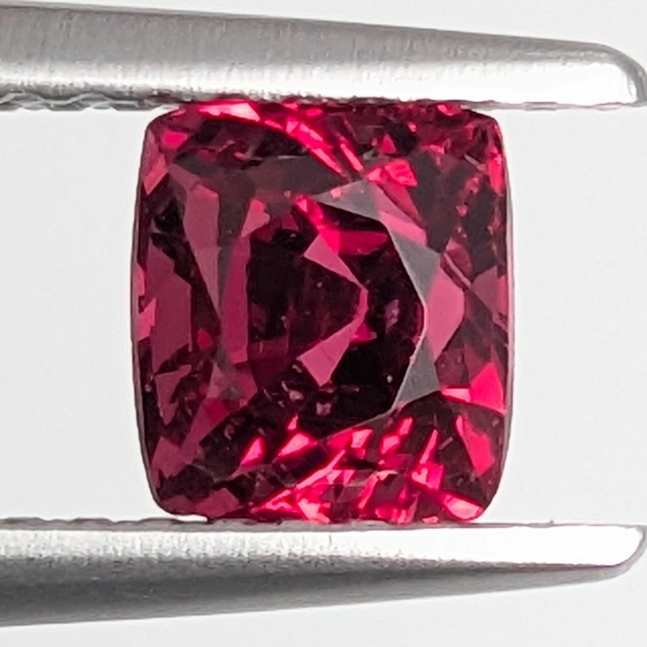 レッドスピネル ミャンマー モゴック産 1.04 ct