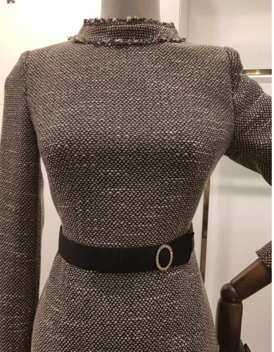 MOJO S PHINE モジョエスピン ハイネック ONE PIECE