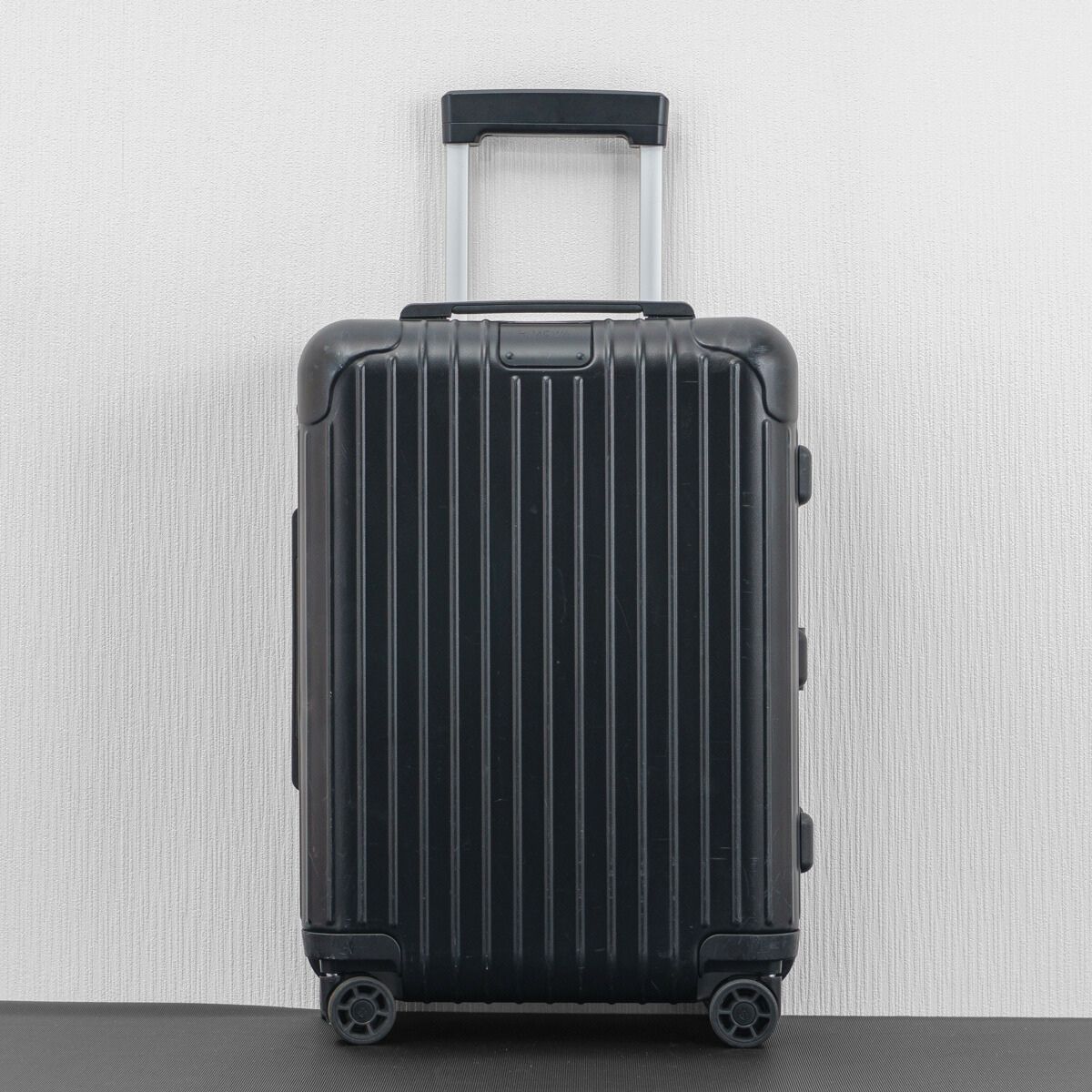 RIMOWA リモワ Essential Cabin エッセンシャルキャビンS 34L 機内