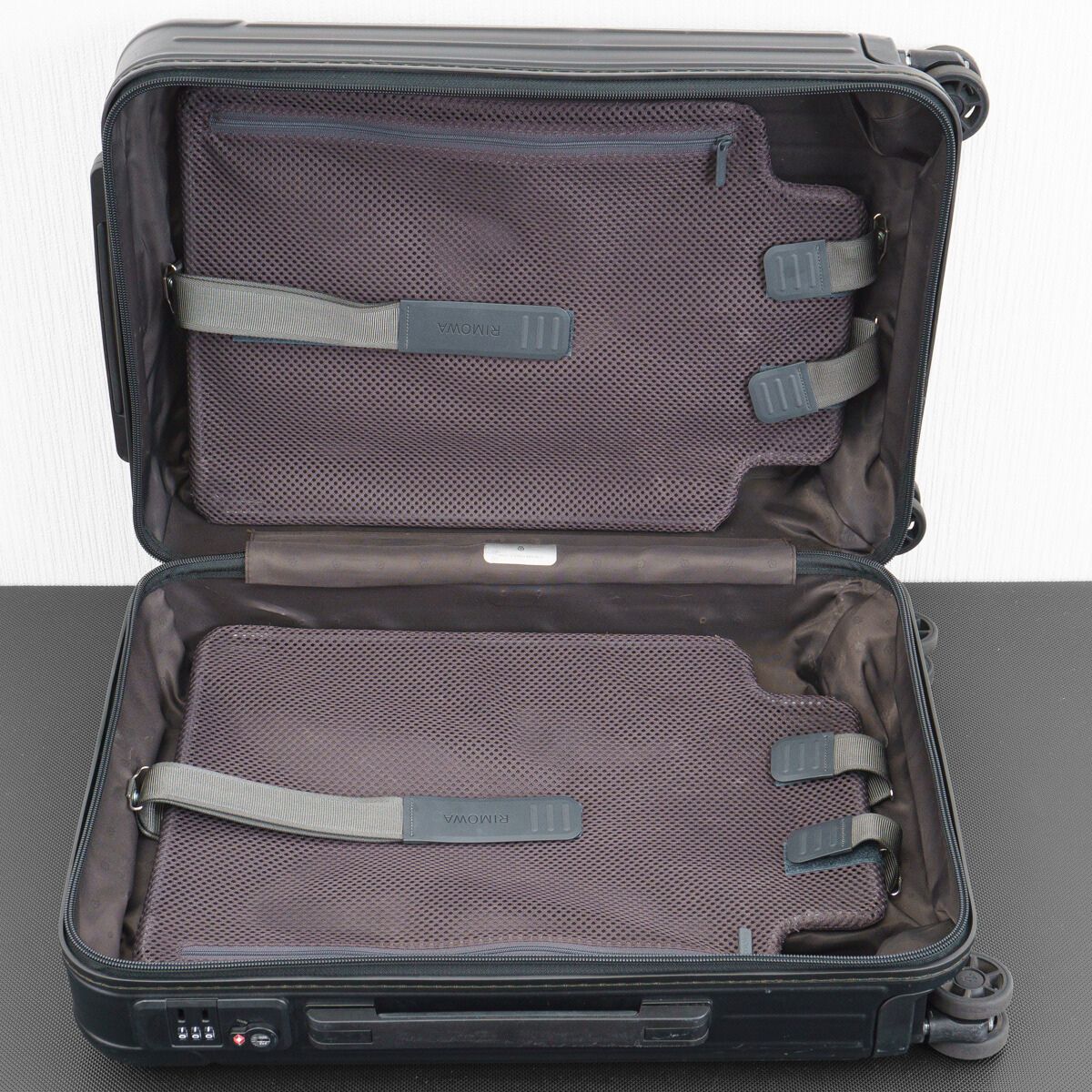 RIMOWA リモワ Essential Cabin エッセンシャルキャビンS 34L 機内