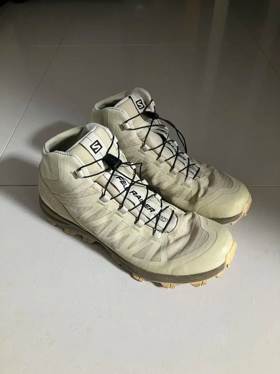270 サロモン x GR 10 K 펠 レイザー ミッド ブリーチド サンド