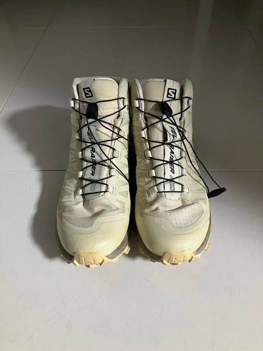 270 サロモン x GR 10 K 펠 レイザー ミッド ブリーチド サンド