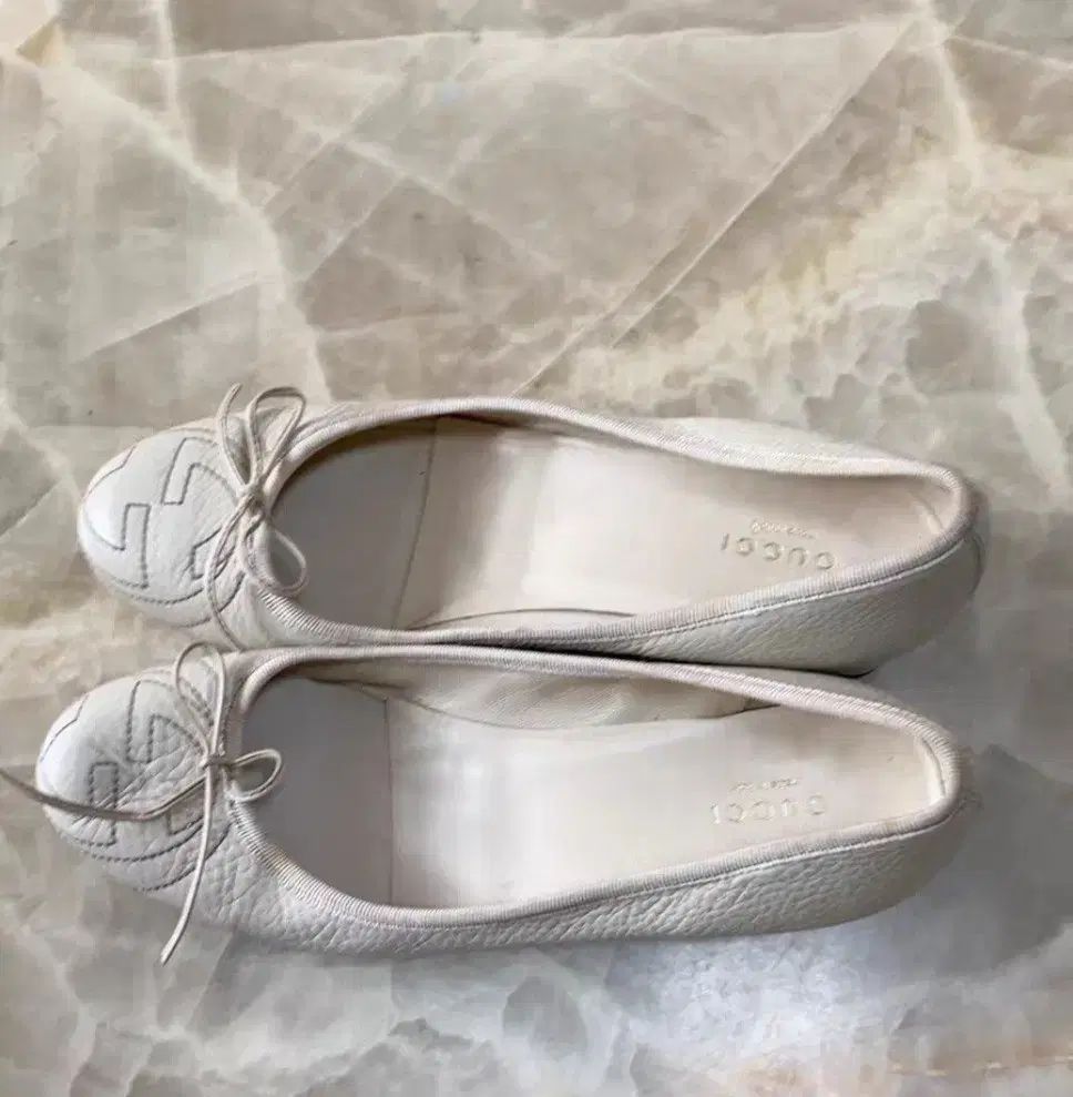 GUCCI リボン バレリーナ グッチ GGロゴ リボン バレリーナ フラットシューズ アイボリー 36.5