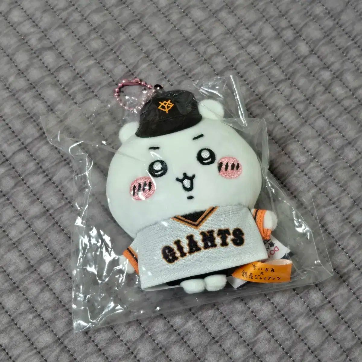 ちいかわ×読売ジャイアンツ コラボ マスコット ちいかわ読売ジャイアンツコラボ☺️✨ ちいかわマーケットにて本日