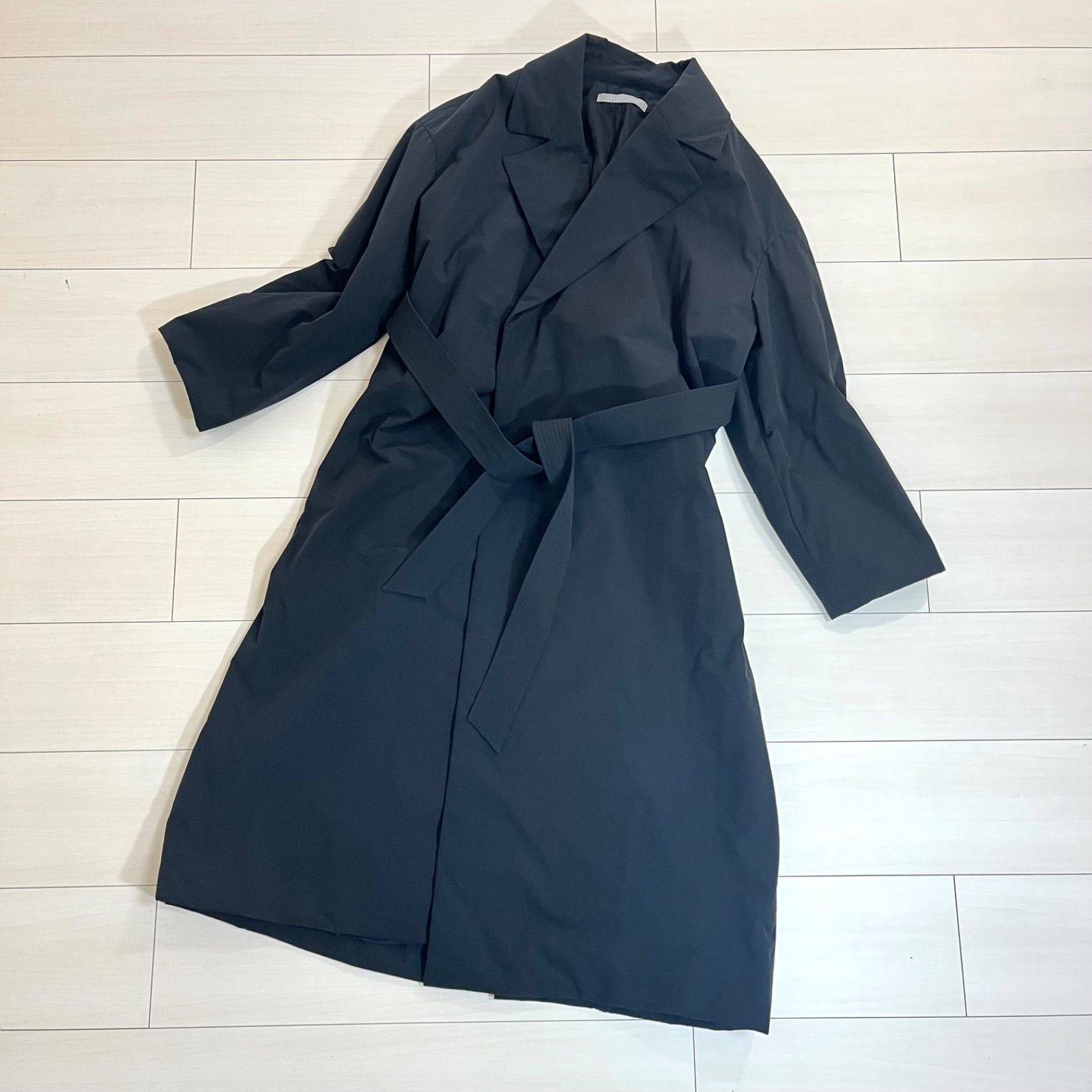 美品 セオリーリュクス 中綿 ガウンコート 滝沢眞規子さん着用 ラップ