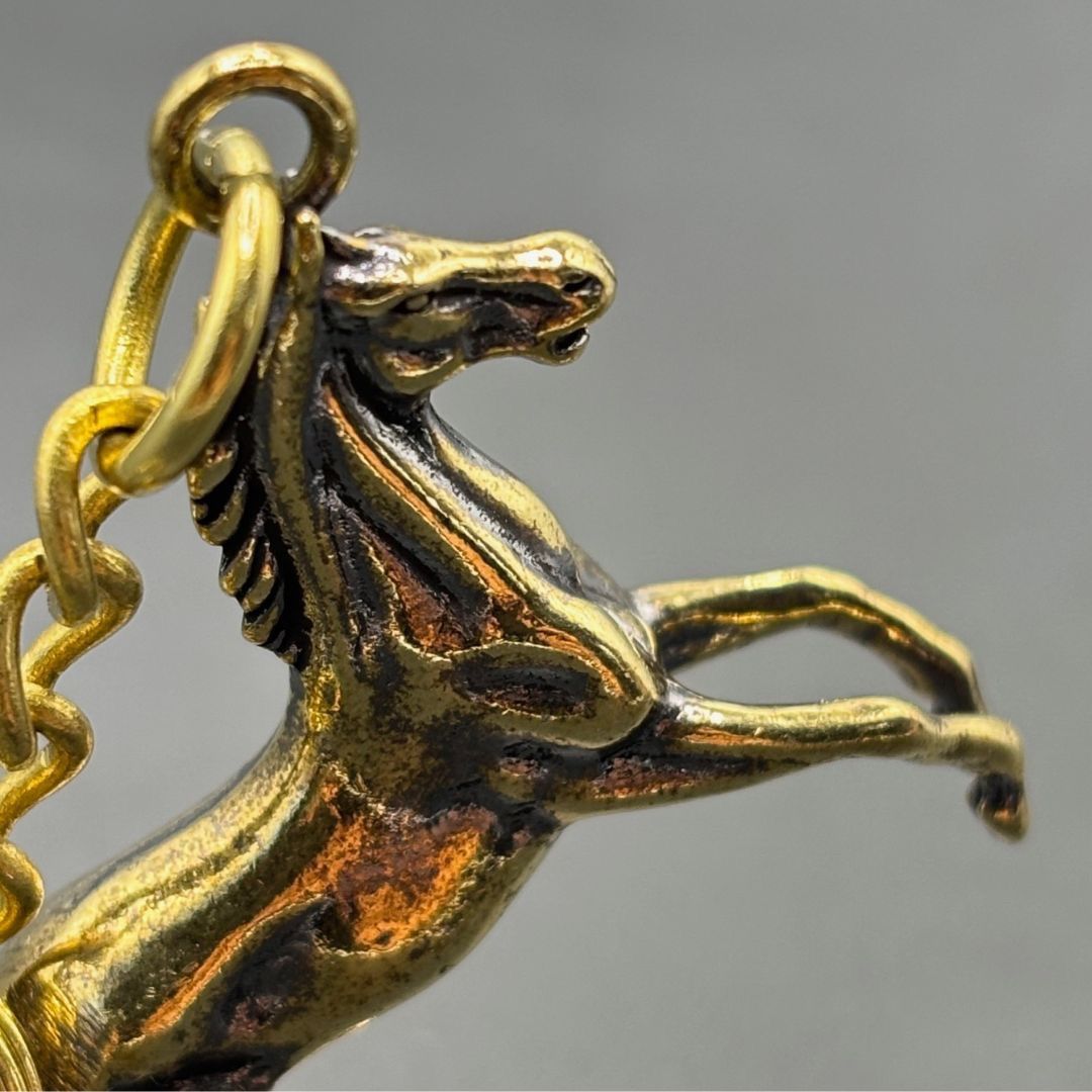 金色の飛躍馬　真鍮か。手掘り Amazon.co.jp: 馬 風水 金運 開運 お守り 銅製 天馬 十二支 風水置物