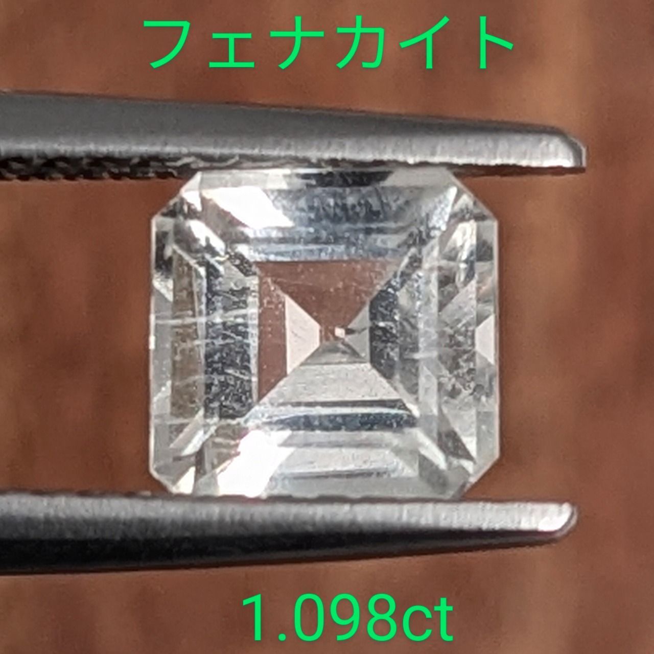 フェナカイト ミャンマー産 1 098 ct