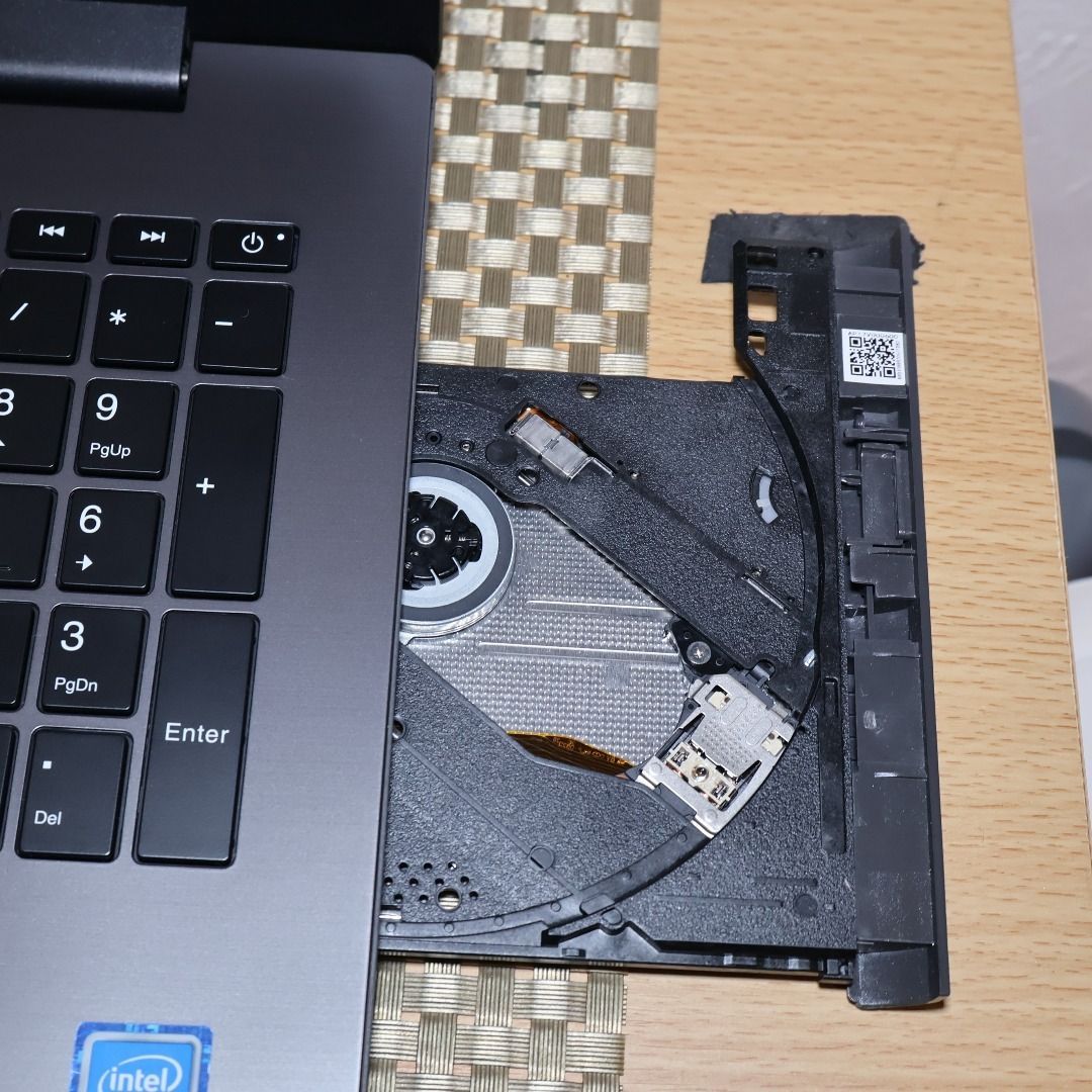 お手頃！Win11公式対応8世代CPU/メ8/高速SSD/無線/HDMI/カメラ - メルカリ