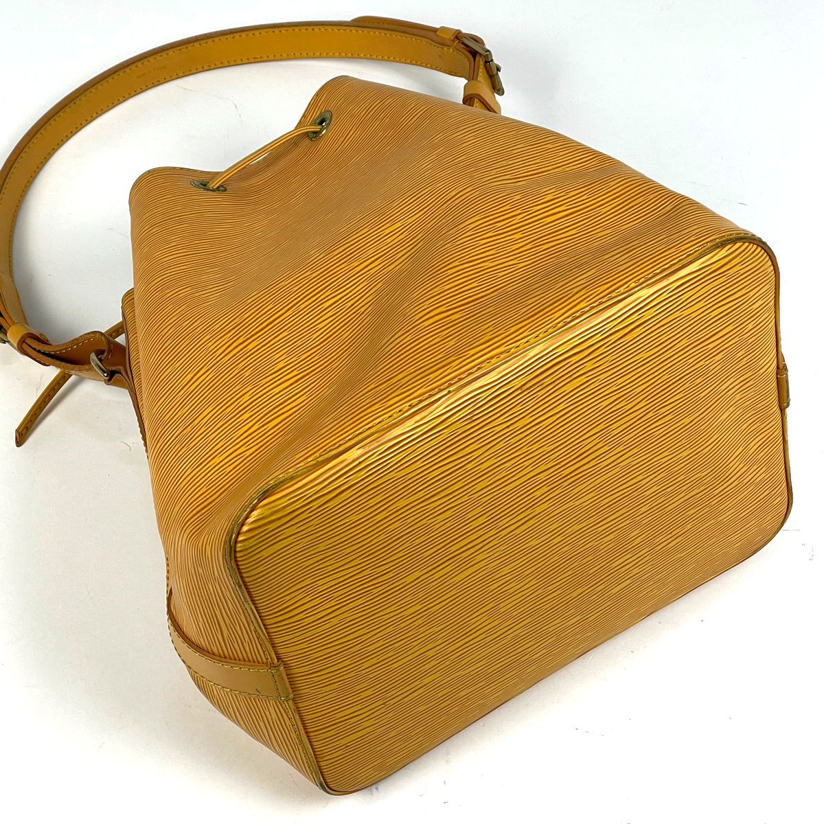 ルイ・ヴィトン Louis Vuitton プチノエ 巾着型 肩掛け ショルダー