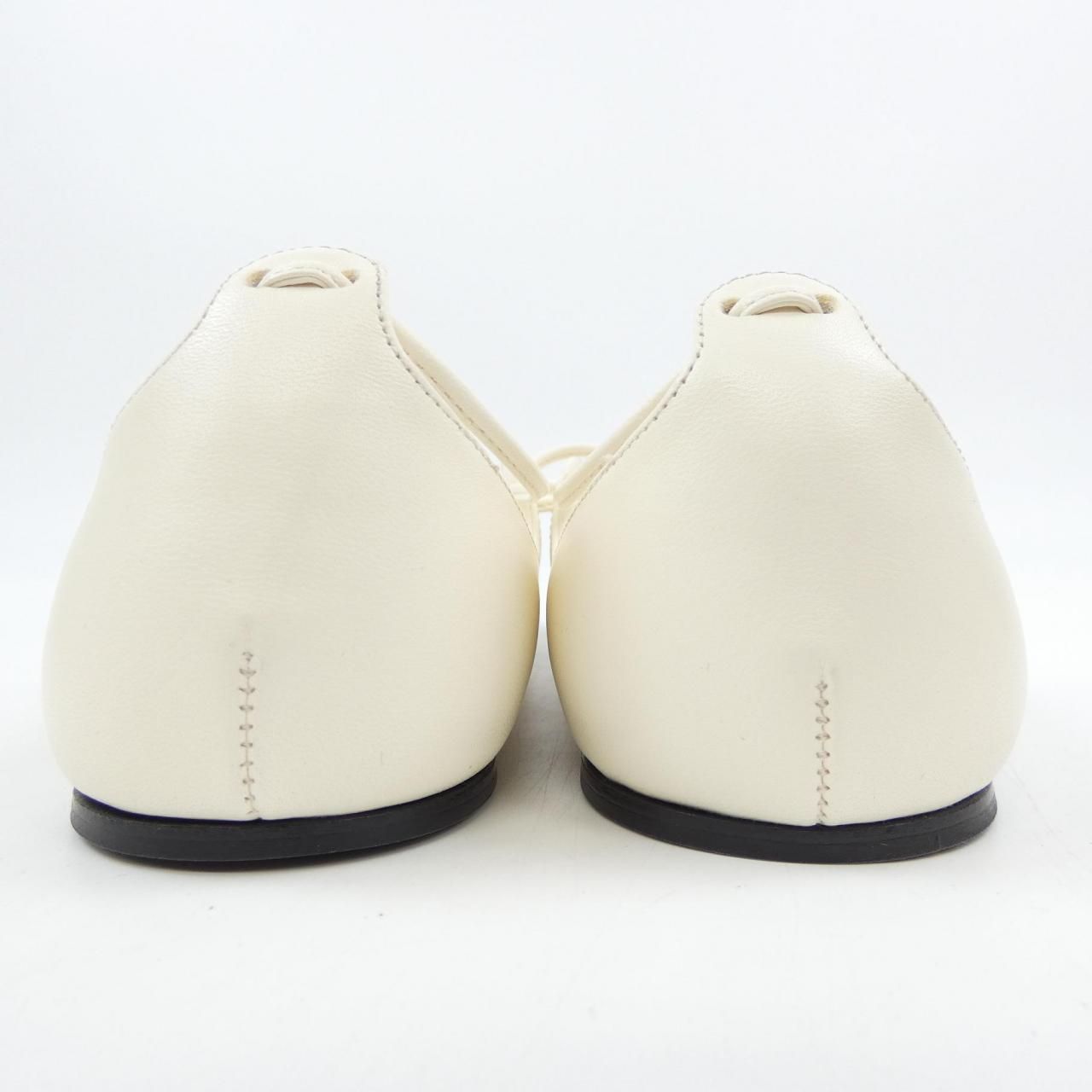 フラットシューズ