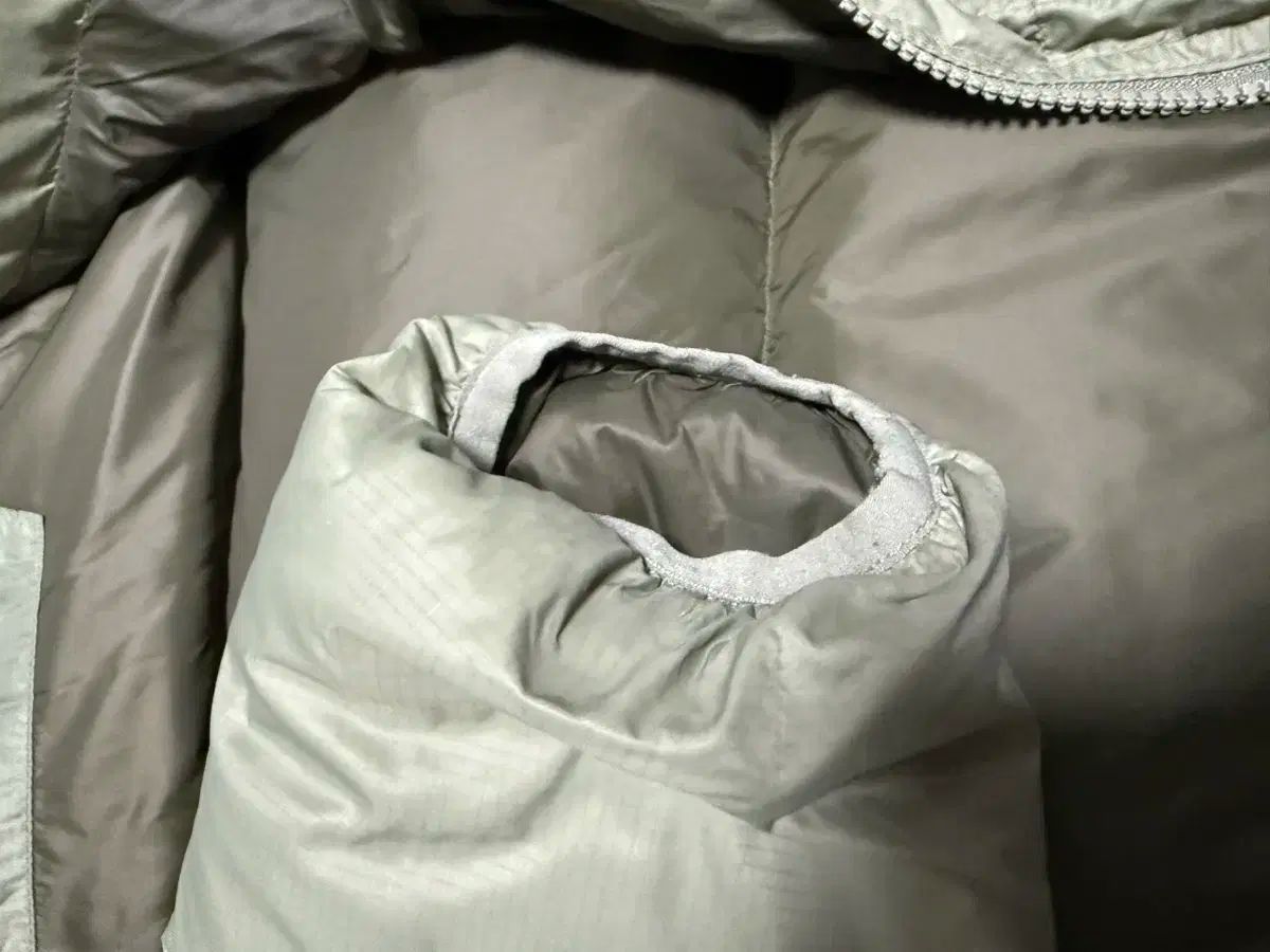  OUTSTANDING ダウン オリーブ ダウンジャケット ジャケット アウター