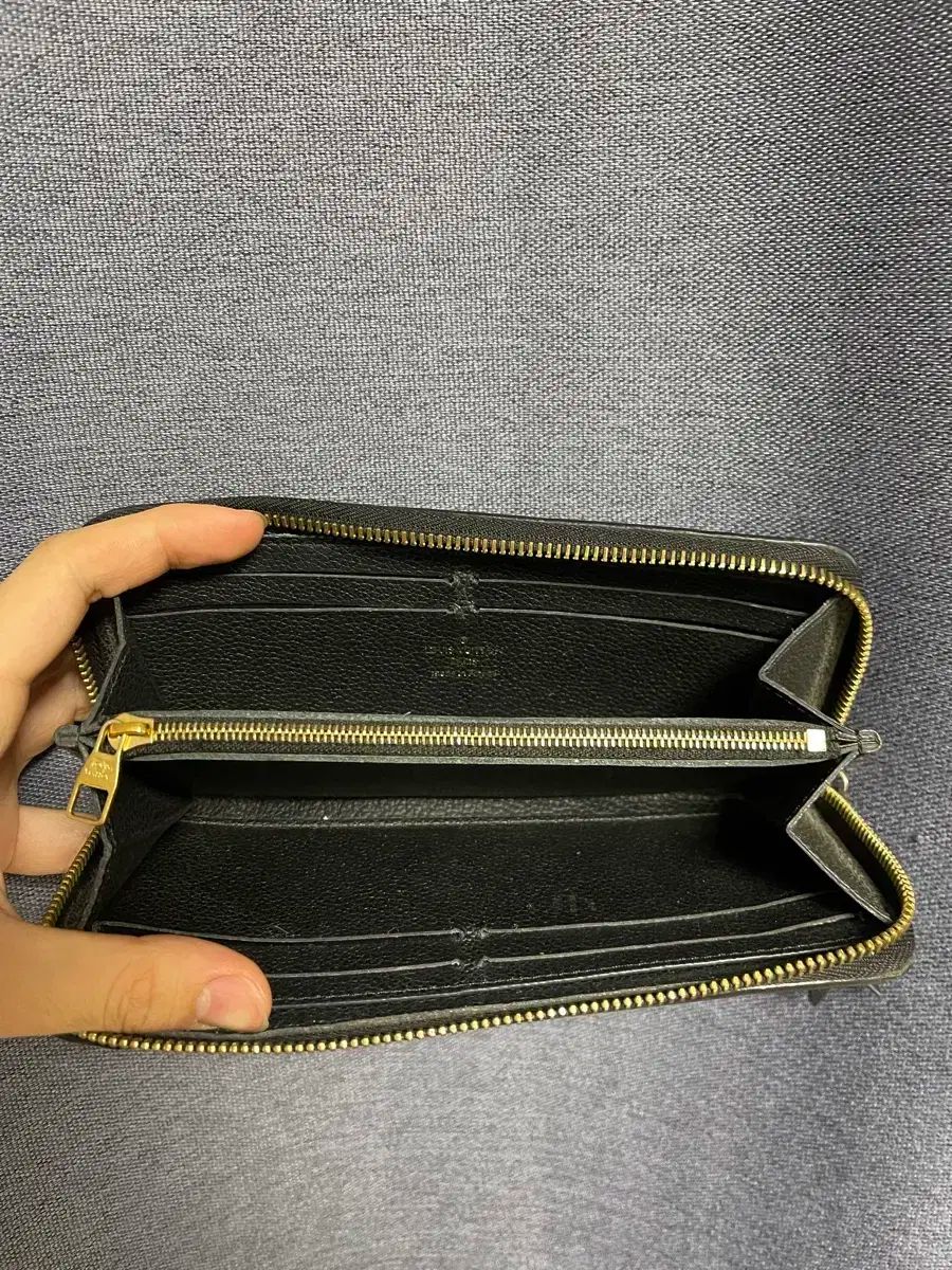 ルイヴィトン エンボス加工 長財布 - メルカリ