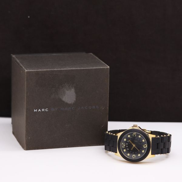 箱付 マークバイマークジェイコブス QZ ブラック文字盤 MBM2560