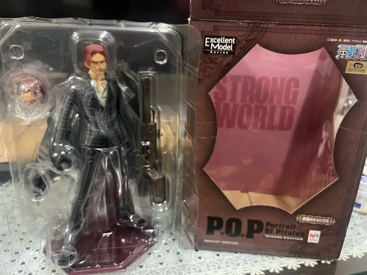 ONE PIECE シャンクス POP フィギュア - メルカリ
