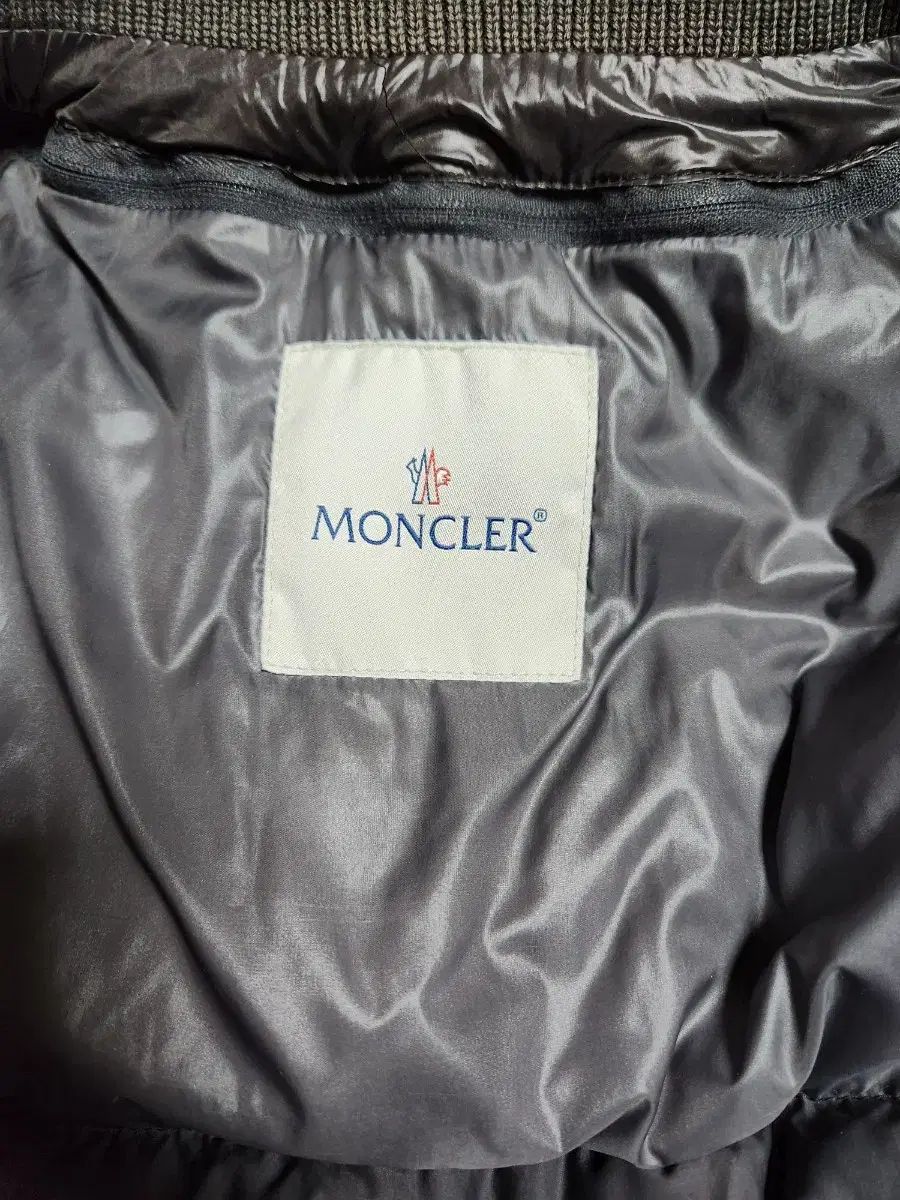 黒ダウンジャケット