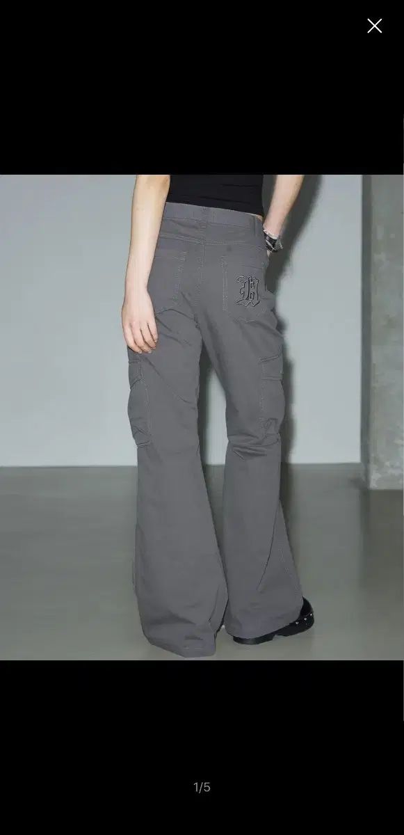 ヘレンNEPAリス ピグメント ブーツカット カーゴパンツ スモークグレー