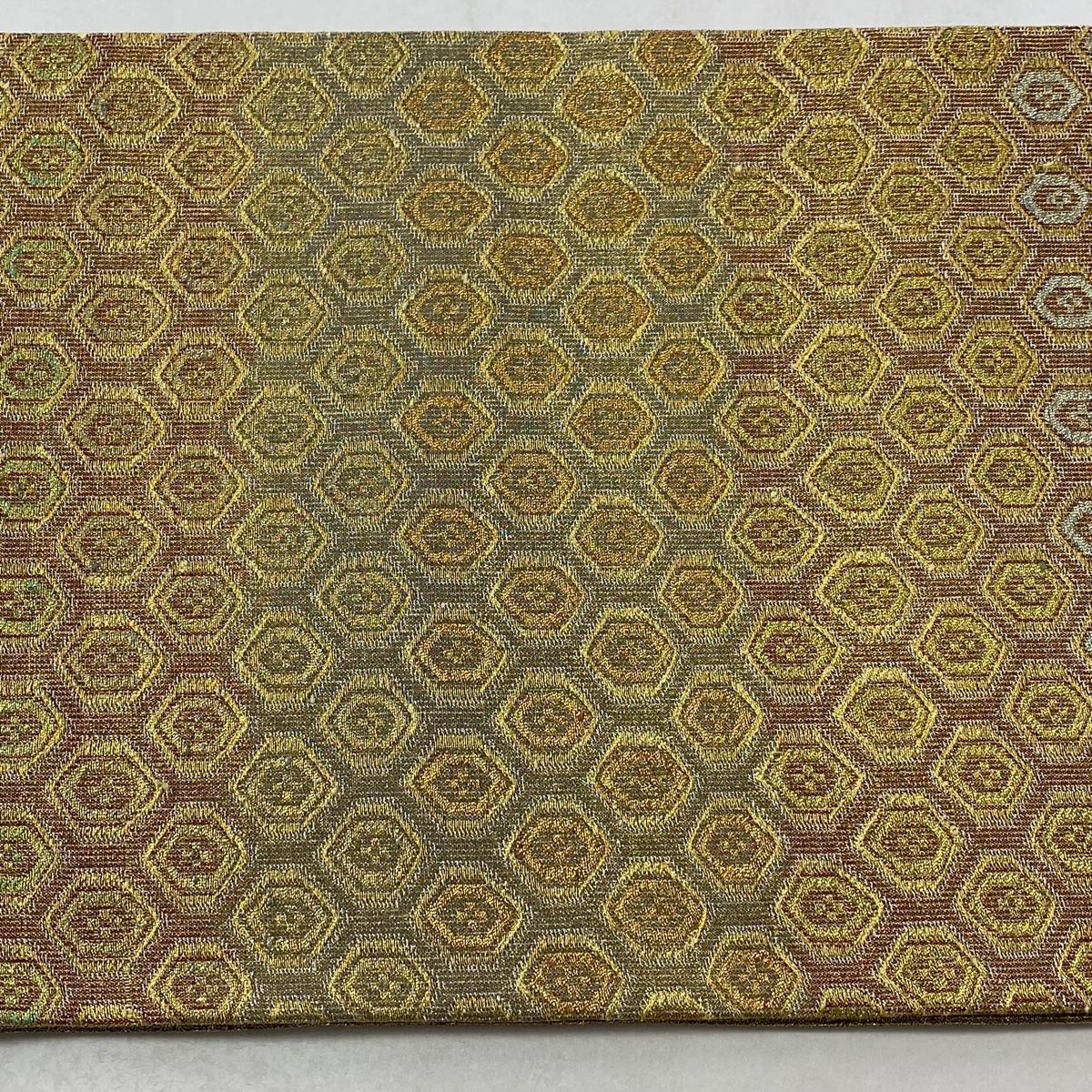 美品】 袋帯 逸品 桝屋高尾 落款 ねん金綴錦 亀甲 段縞 箔 金色 六通