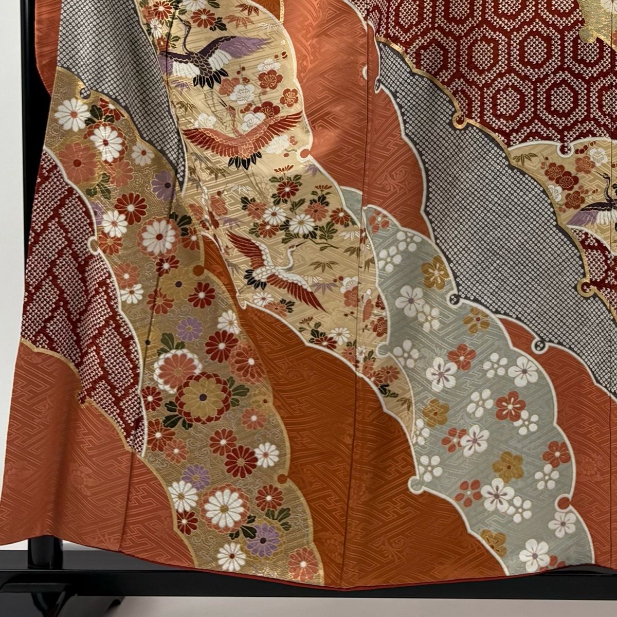 振袖 身丈157cm 裄丈65.5cm M 袷 鈴乃屋 鶴 菊 金彩 染分け 赤茶 正絹