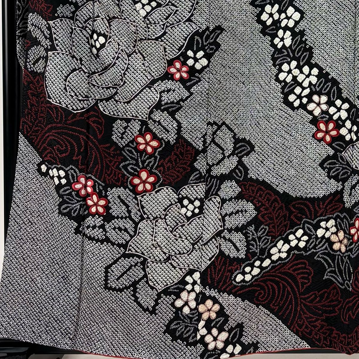 振袖 身丈161 cm 裄丈66 M 袷 花 梅 刺繍 絞り 黒 正絹