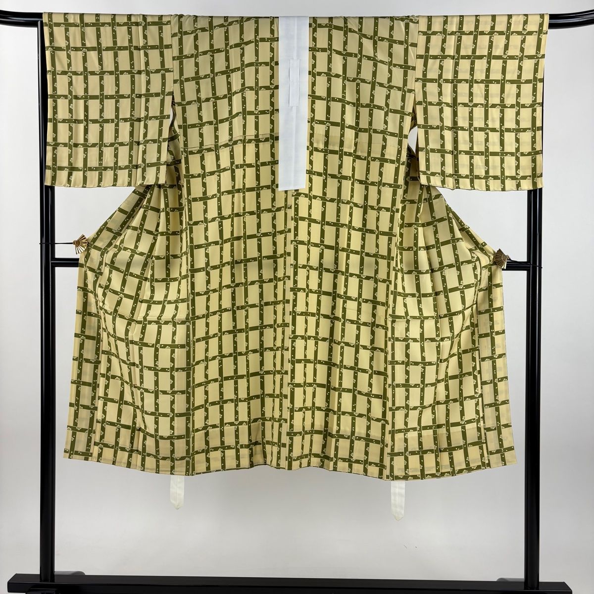 長襦袢 身丈126.5 cm 裄丈64.5 M 桜 梅 ベージュ 正絹 秀品