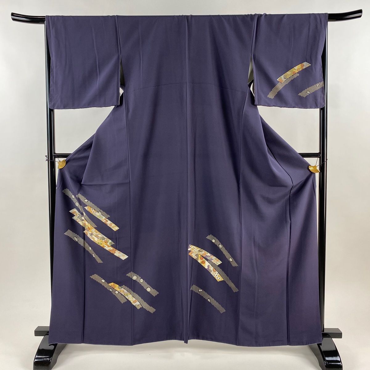 付下げ 身丈163cm 裄丈67cm M 袷 草花 有職文様 金彩 紫 正絹 秀品