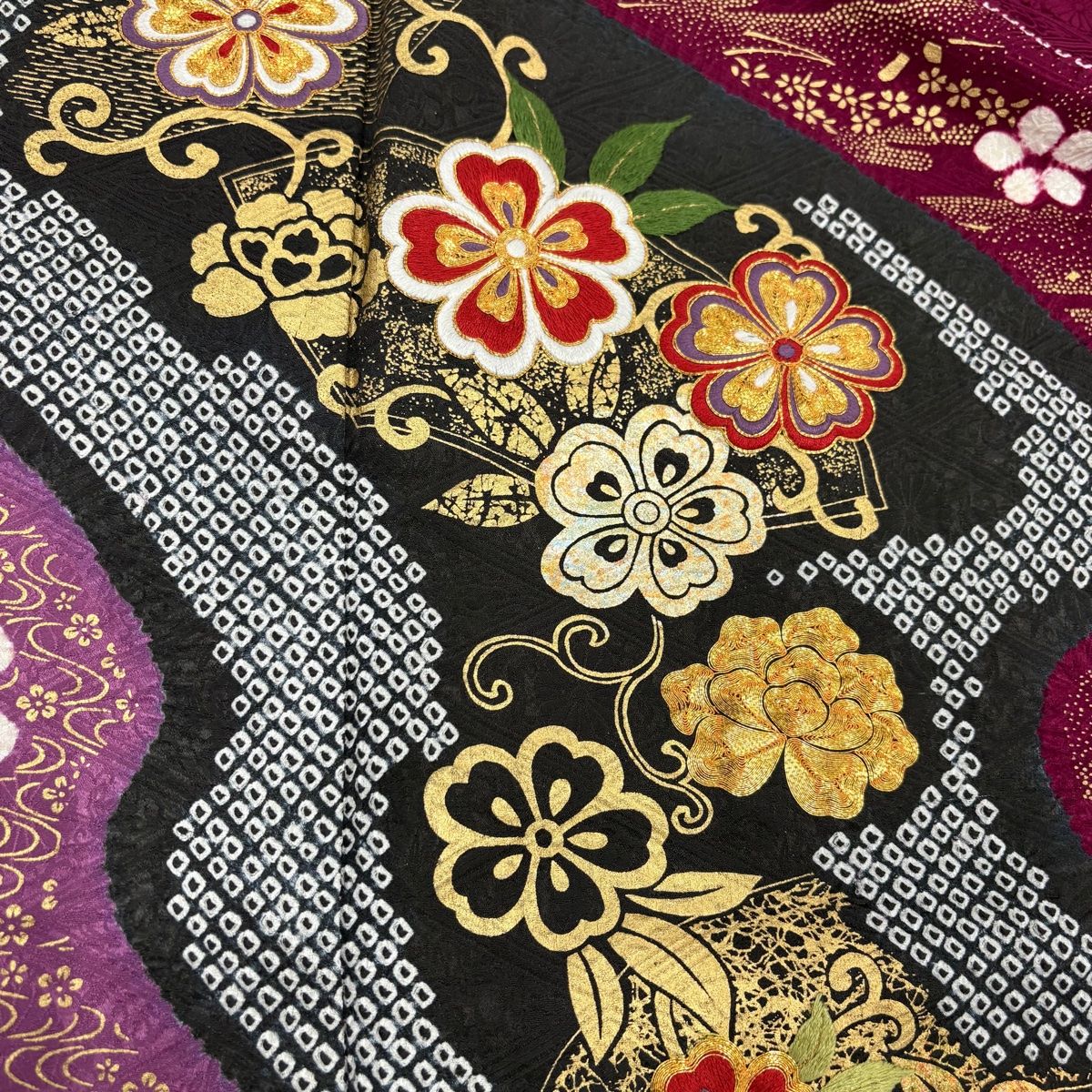  振袖 身丈160 cm 裄丈68 L 袷 桜 流水 絞り 金糸 赤紫 正絹 秀品 振袖 着物