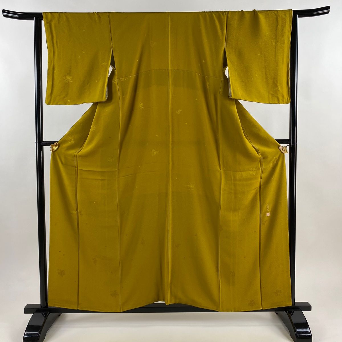 色無地 身丈157 cm 裄丈64 M 袷 山本寛斎 落款 地紋 山吹色 正絹 秀品