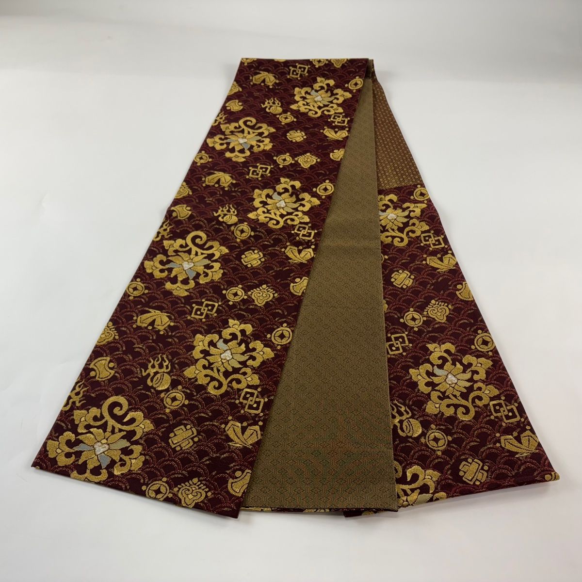 袋帯 本袋 六通 雪輪 青海波 波涛 金糸 黒地 上質 美品】 袋帯 名品 華文 青海波 輪奈織 金糸 えんじ色 六通 正絹 【中古