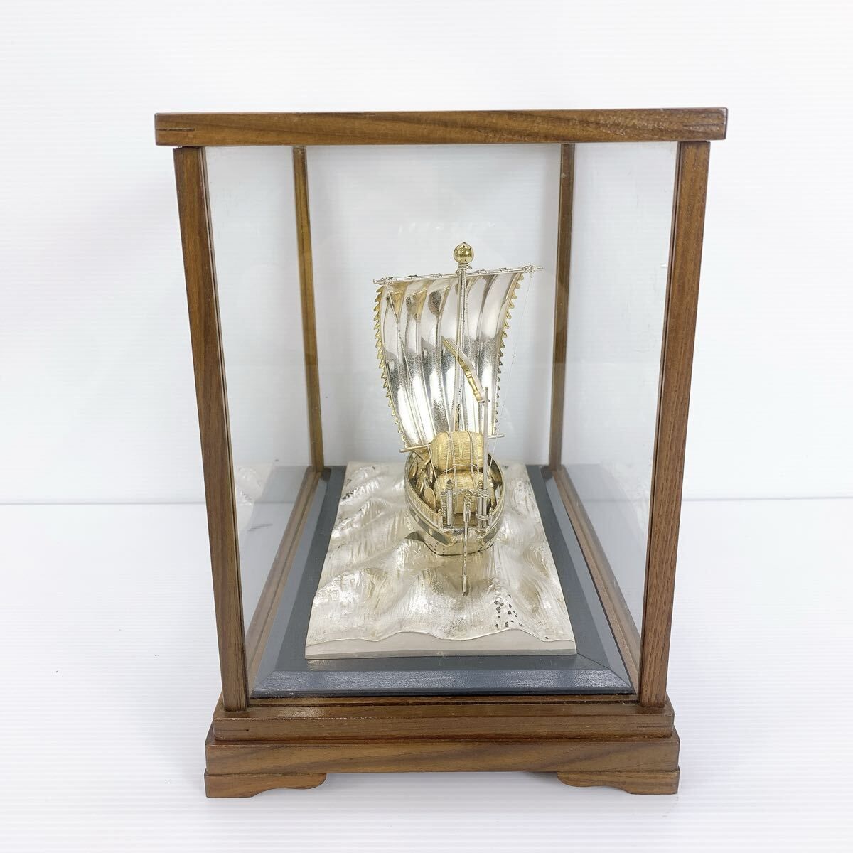 H-074 銀製 宝船 置物 純銀細工 開運 招福 金銀細工 木製ガラスケース