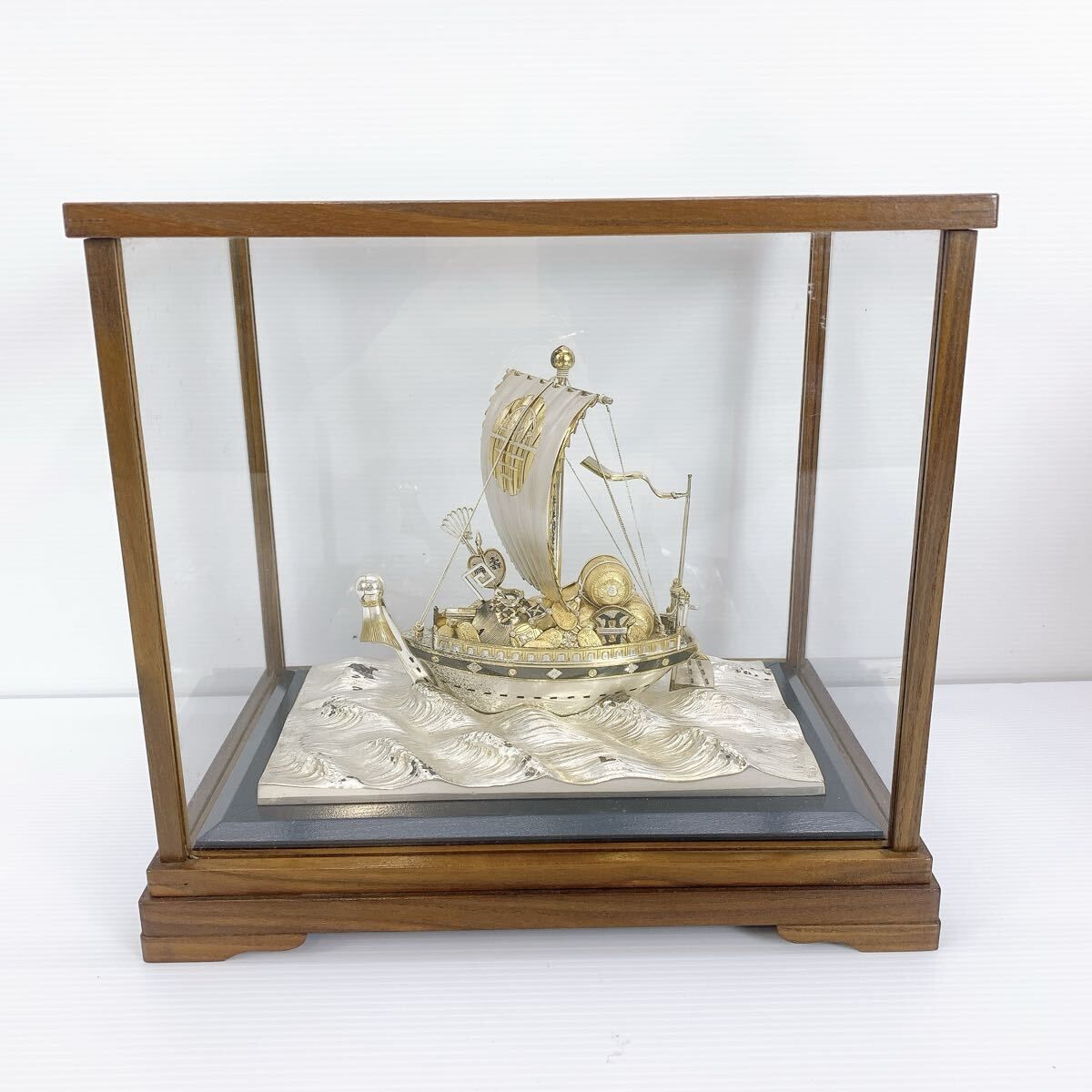 H-074 銀製 宝船 置物 純銀細工 開運 招福 金銀細工 木製ガラスケース
