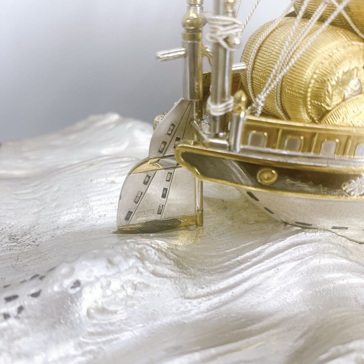 H-074 銀製 宝船 置物 純銀細工 開運 招福 金銀細工 木製ガラスケース