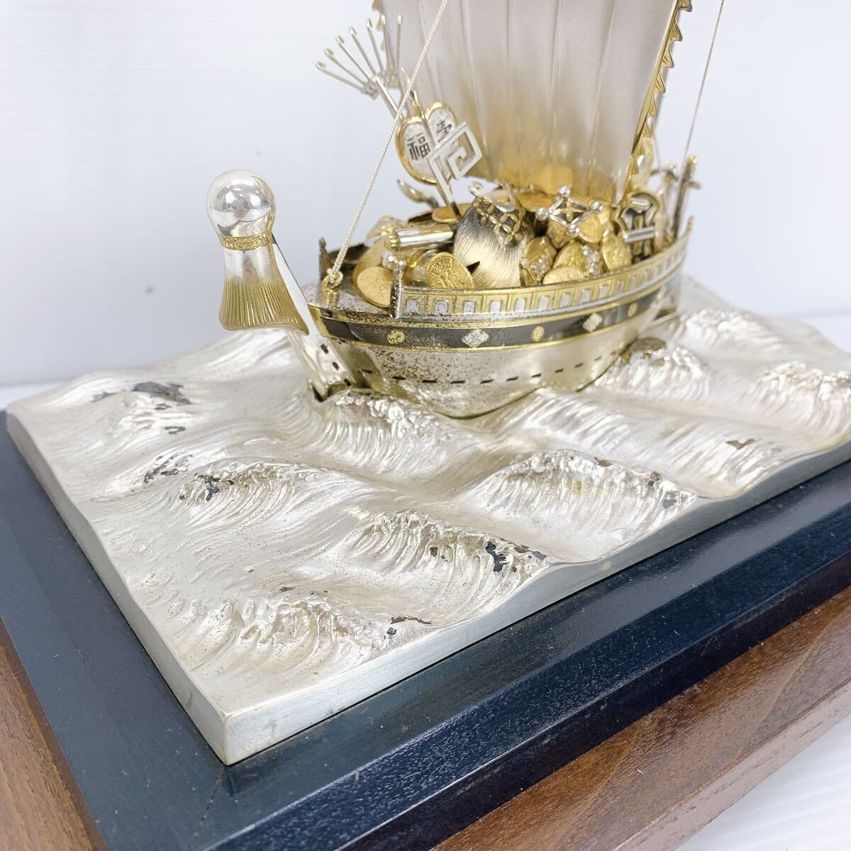 H-074 銀製 宝船 置物 純銀細工 開運 招福 金銀細工 木製ガラスケース