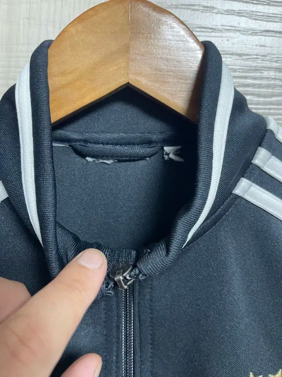 人気アディダス バイエルンミュンヘン 刺繍 ハーフジップ トラック