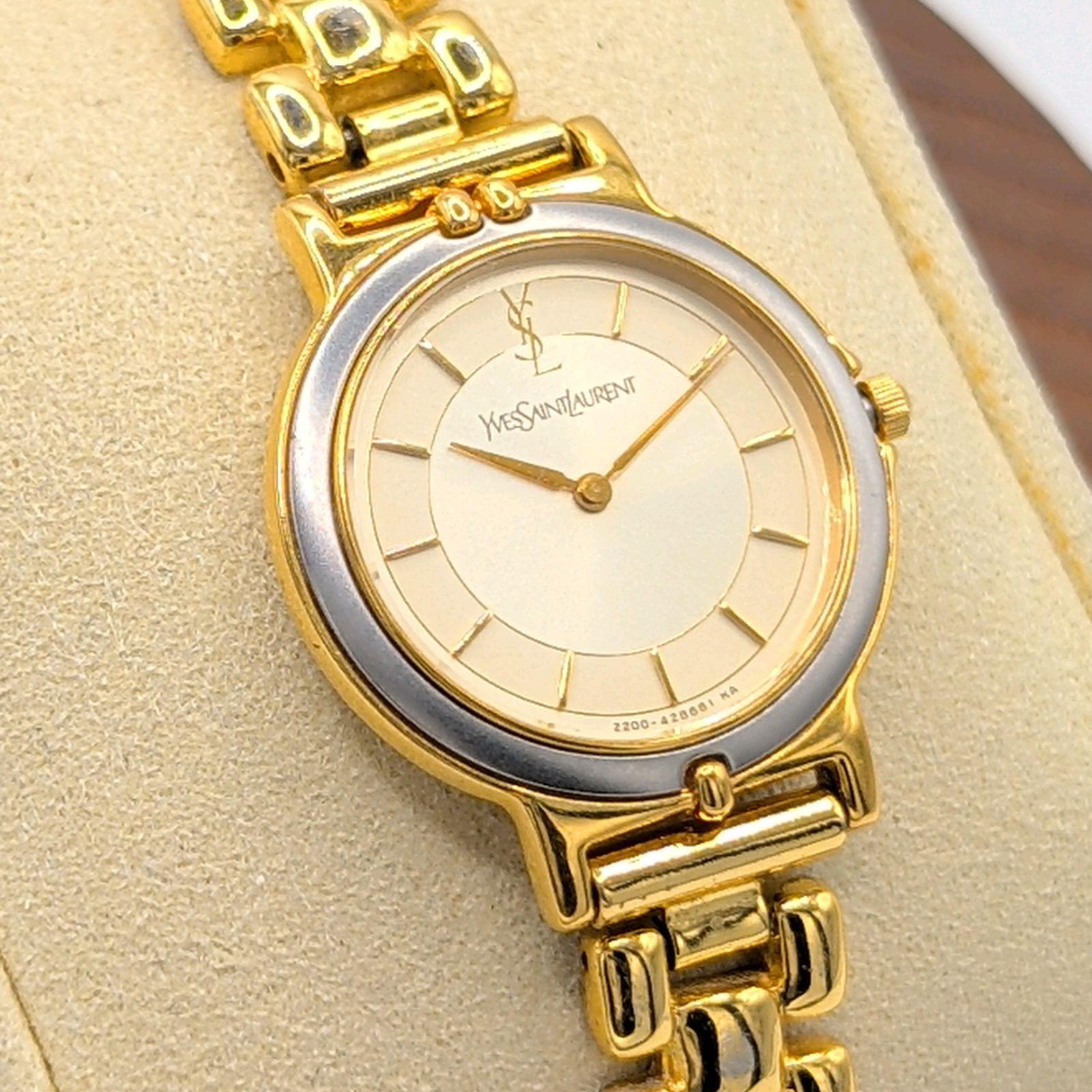 Yves Saint Laurent 2200-228481 Watch QZ Ladies Gold Round Y2K 00S