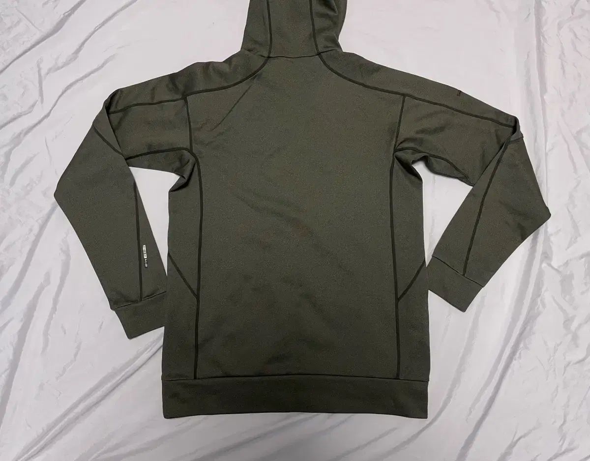 プルオーバー WHOフーディ