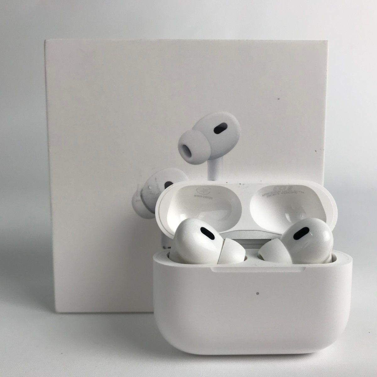 □□Apple アップル airpods pro 第二世代イヤホン 両耳 MQD83J/A 付属
