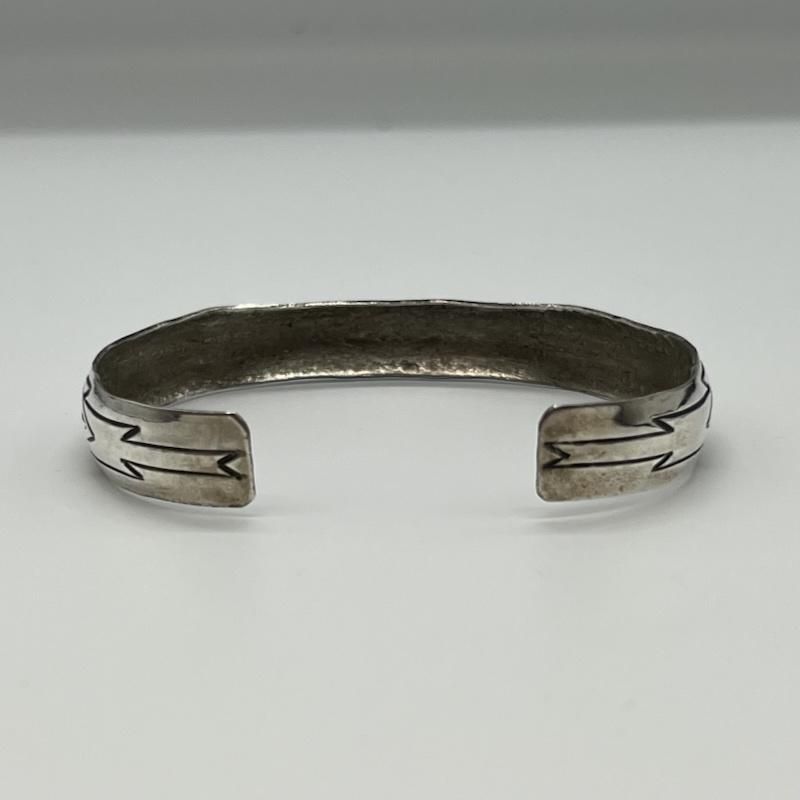 インディアンジュエリー L.Tahe ナバホ トライブバングル STERLING