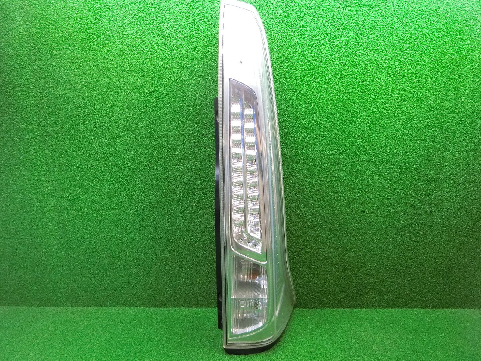 12087] 送料無料 日産 セレナ ハイウェイスター HFC26 C26 右 テール