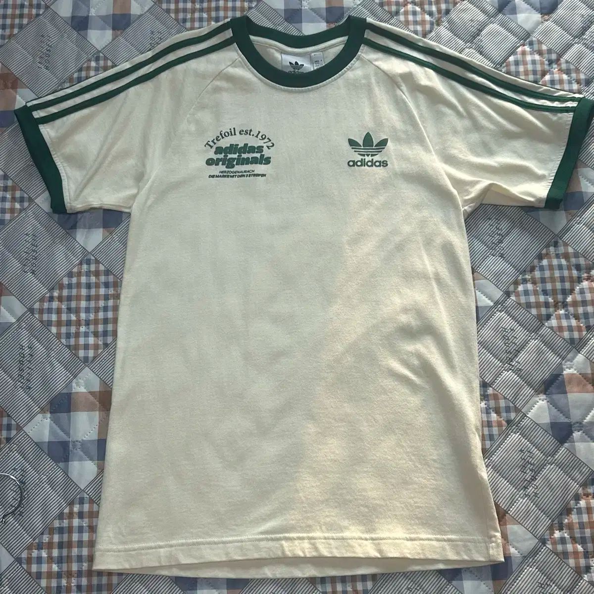 アディダス スポーツ グラフィック カリ Tシャツ ワンダー 白