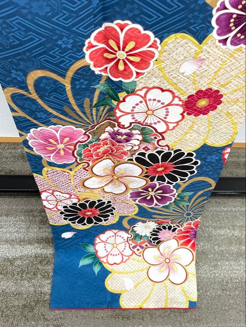 振袖 MURUA 刺繍 銀通し 金彩 大輪 紋意匠 身丈163cm 撥水加工済 振袖 MURUA 刺繍 銀通し 金彩 大輪 紋意匠 身丈163cm 撥水加工済 振袖
