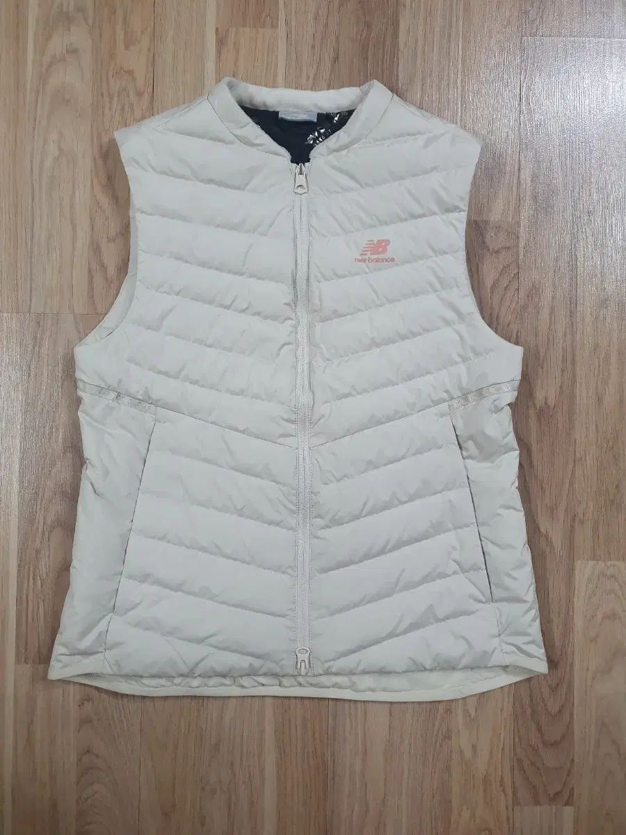 ニューバランス レディース グース ダウンベスト S - メルカリ