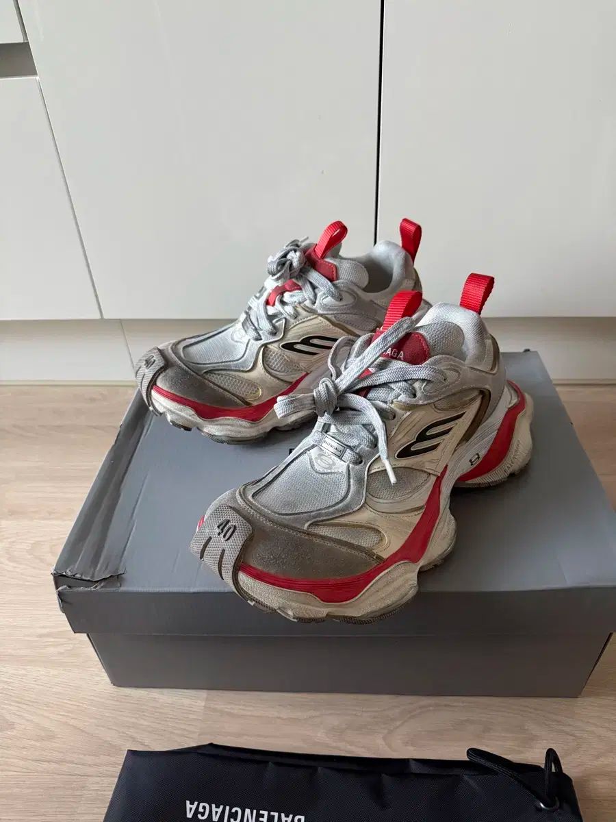 新品未使用 BALENCIAGA cargo スニーカー 40 シルバー/レッド 新品未