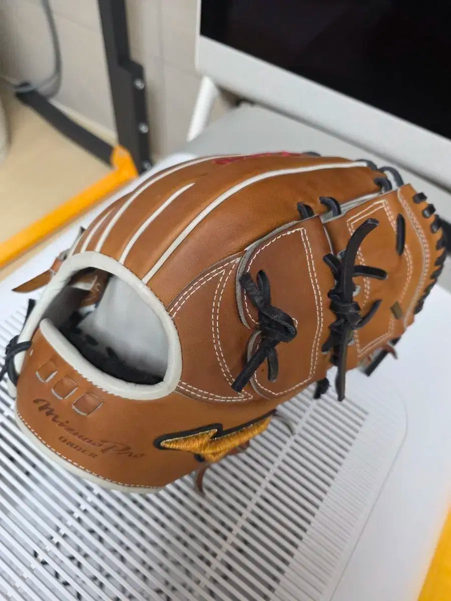 ミズノ プロ ジョンウ JUNG WOO モデル 投手用グローブ