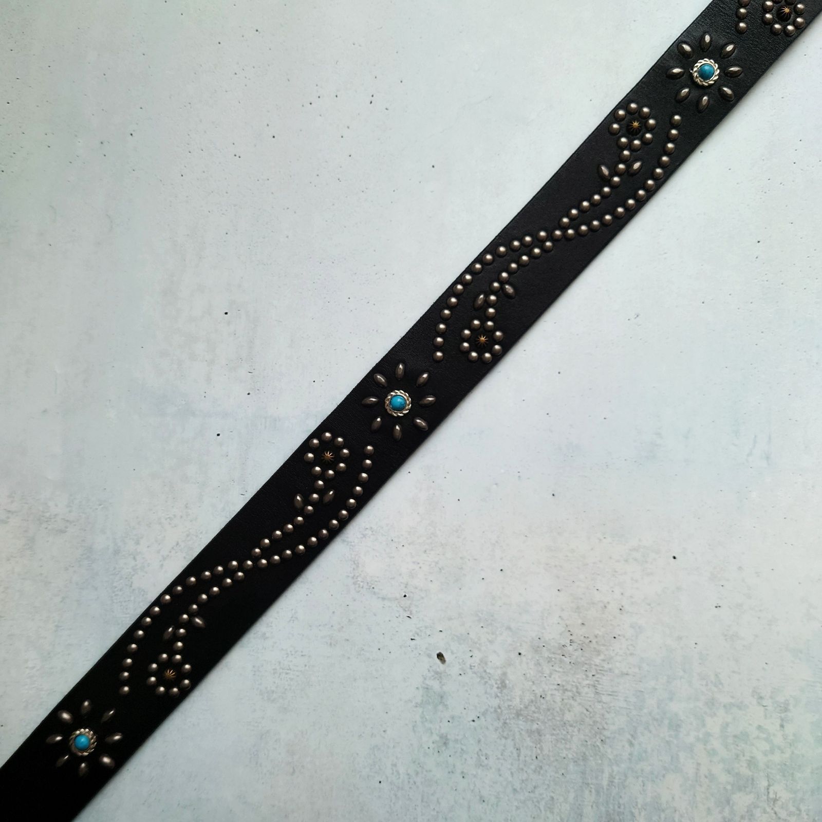 牛革 スタッズベルト オリジナル フラワーモチーフ ターコイズ レザー