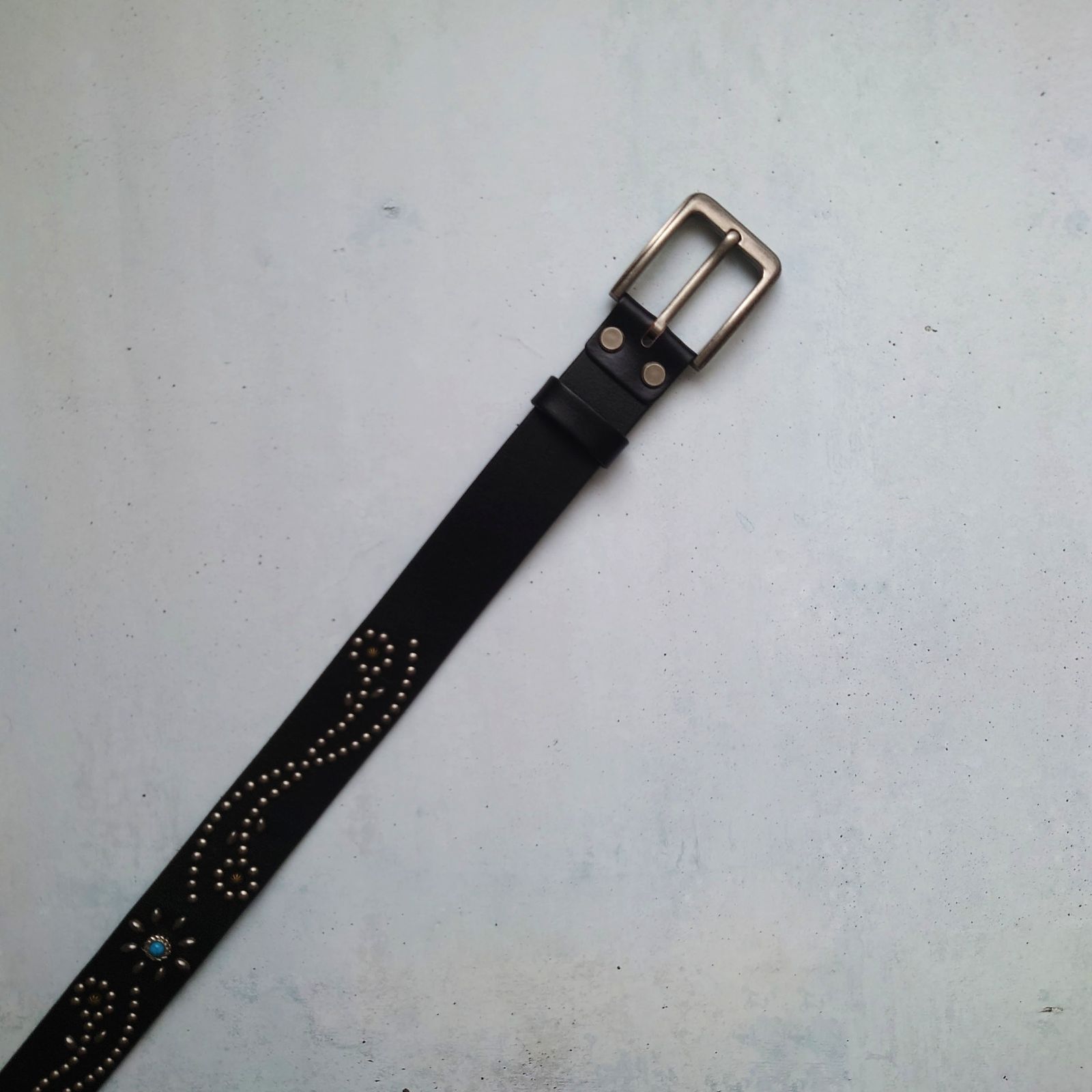 牛革 スタッズベルト オリジナル フラワーモチーフ ターコイズ レザー